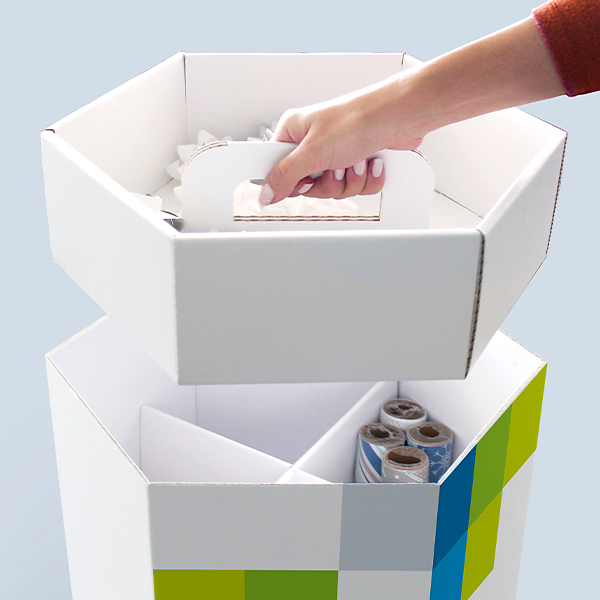 Herausnehmbarer Trageeinsatz der weissen Geschenkpapierbox