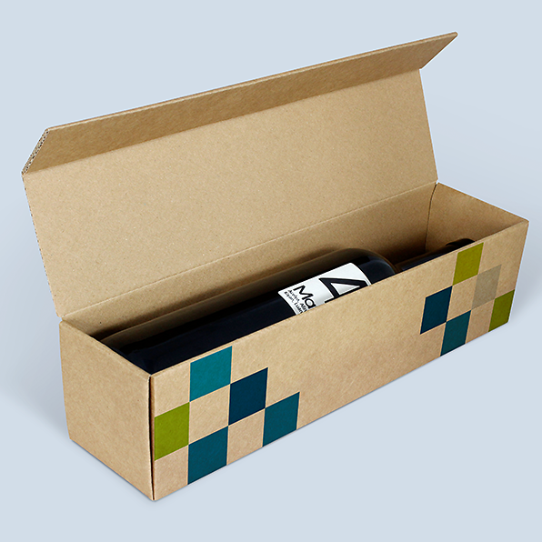 Offene braune Flaschenverpackung mit Magnet und eingelegter Weinflasche