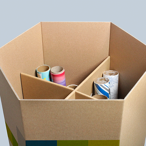 Trennfächer der braunen Geschenkpapierbox für Papierrollen