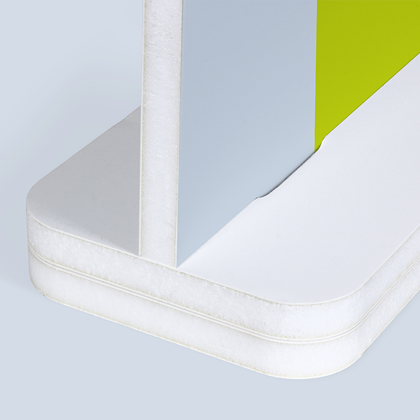 Detail des stabilen Standfusses eines Tischaufsatzes