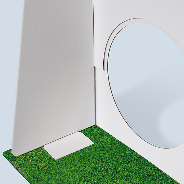 Detail der Steckverbindung der Torwand mit Fussballmotiv