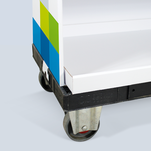 Detail der Transportrollen am Sockel des Regaldisplays