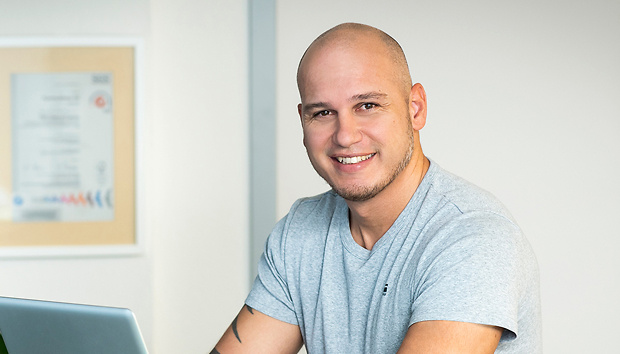 Flyerline - Stefan Genheimer Flyerline - Stefan Genheimer